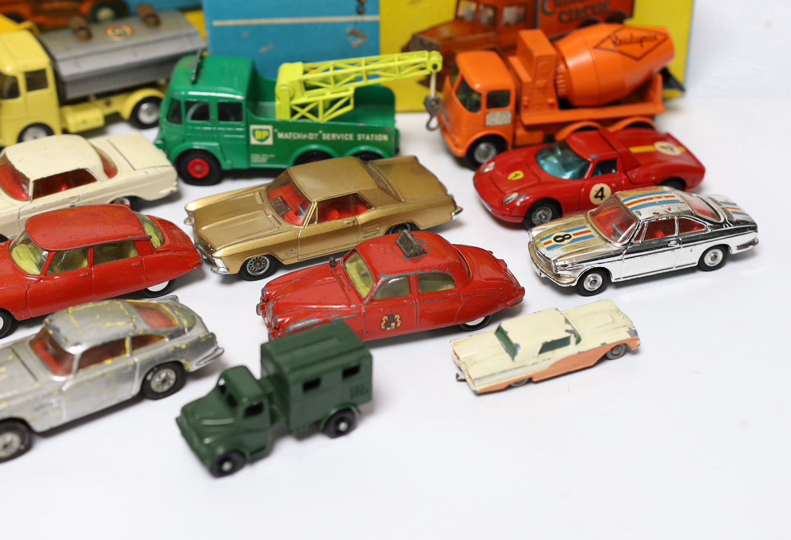 A collection of Corgi Toys, Matchbox Series and Britains diecast vehicles (23)